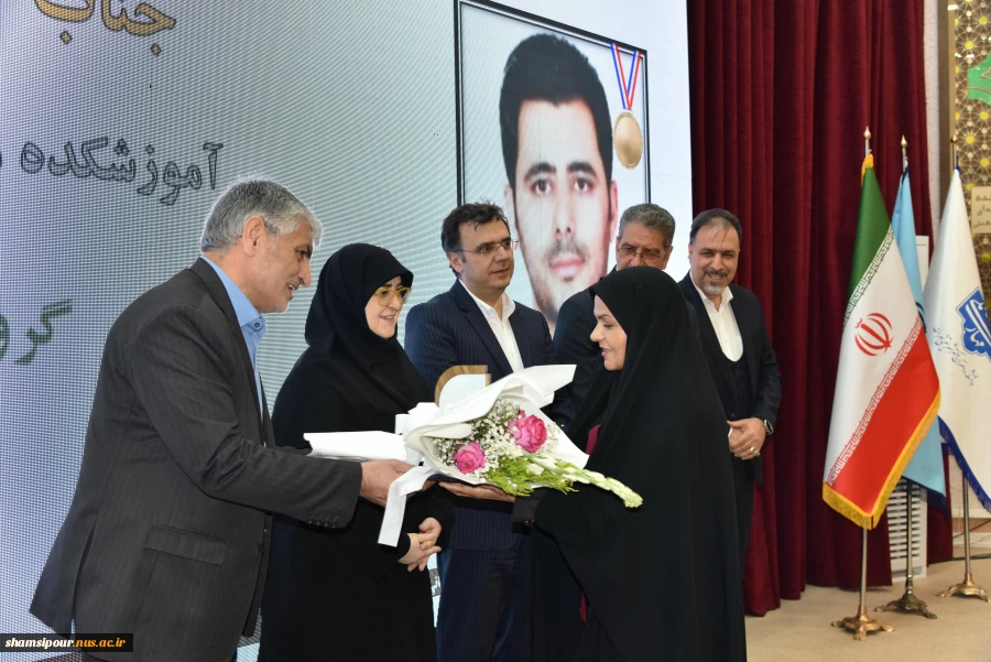 با حضور دکتر سیمایی و دکتر مهاجرانی در اجلاس رؤسای دانشکده‌ها و آموزشکده‌‌های دانشگاه ملی مهارت:
تجلیل از سرآمدان آموزشی دانشگاه ملی مهارت 11