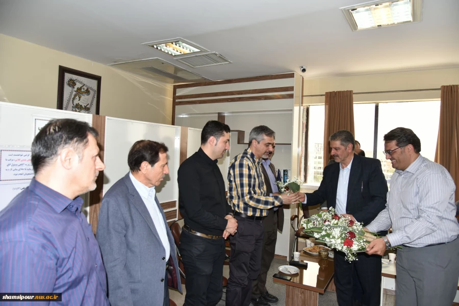 تجلیل از استادان برجسته دانشکده های پسران شهید شمسی‌پور و دختران ولیعصر(عج) به مناسبت هفته معلم 11