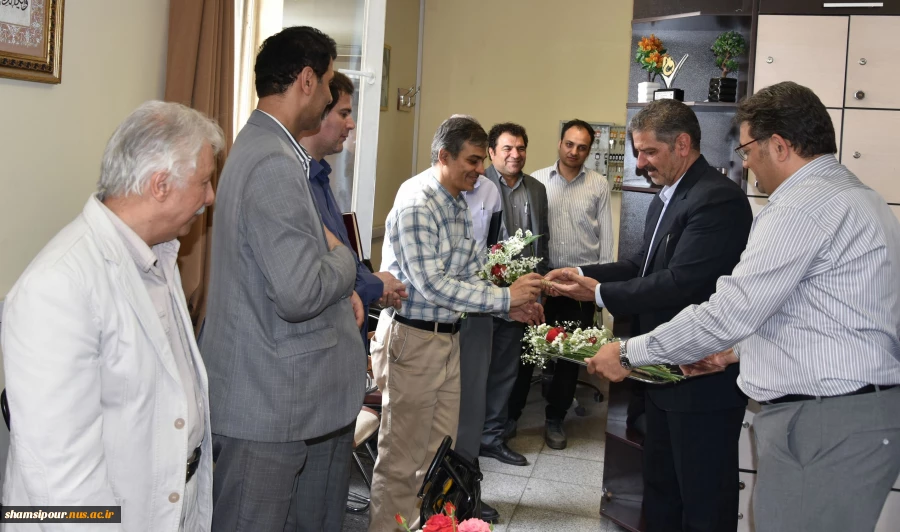 تجلیل از استادان برجسته دانشکده های پسران شهید شمسی‌پور و دختران ولیعصر(عج) به مناسبت هفته معلم 17