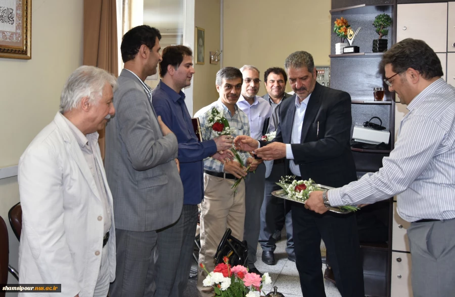تجلیل از استادان برجسته دانشکده های پسران شهید شمسی‌پور و دختران ولیعصر(عج) به مناسبت هفته معلم 18