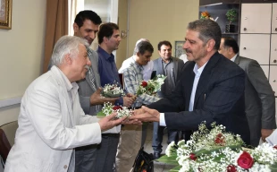 تجلیل از استادان برجسته دانشکده های پسران شهید شمسی‌پور و دختران ولیعصر(عج) به مناسبت هفته معلم 19