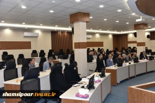 با حضور اعضای هیئت رئیسه دانشگاه و مدیران کل ستادی:
ارائه گزارش سفر ریاست دانشگاه ملی مهارت به چین 19