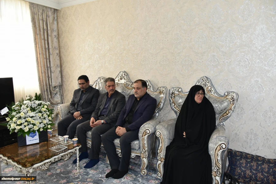 دیدار سخنگوی دولت و رئیس دانشگاه ملی مهارت با خانواده شهید زهرا چوبینی 5