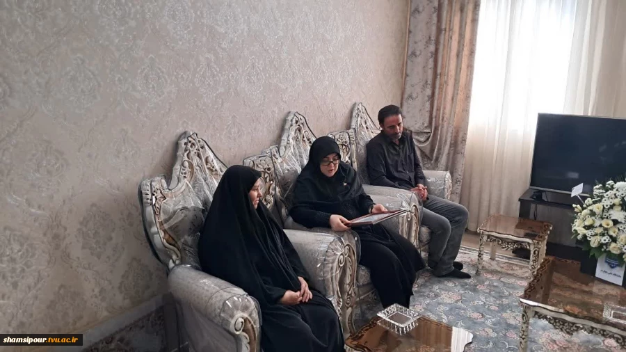 دیدار سخنگوی دولت و رئیس دانشگاه ملی مهارت با خانواده شهید زهرا چوبینی 7